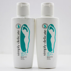 The 1 package is AVON feminine care solution, mild and soft 50g, two with private parts, and clean with pudendal Lotion