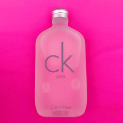 香港代购Calvin Klein卡尔文克雷中性白瓶绿茶香味无性别持久香水 100mL CK BE（黑瓶）