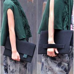 [Ma] colorless original design Cool simple hard black wool knit female hand bag bag