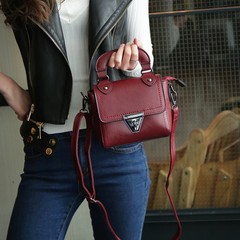 Bag, European and American fashion retro satchel, single shoulder oblique shoulder bag, triangle lock, small bag post black