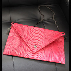 [sub] Xiyang custom super Reds fan in Europe retro style Python hand bag envelopes Rose red (Python) envelope wrapped in stock