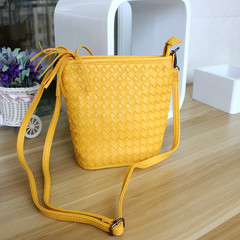 The summer of 2017 small fresh woven bag bucket bag Japan Mini cute fashion all-match Shoulder Messenger Bag yellow