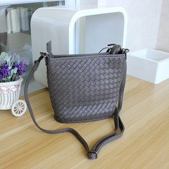 The summer of 2017 small fresh woven bag bucket bag Japan Mini cute fashion all-match Shoulder Messenger Bag Iron grey