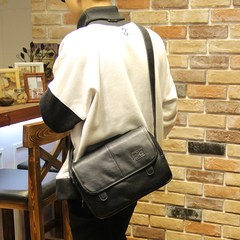 Men's bags, retro Korean Edition, oblique shoulder bags, fashionable motorcycle satchel, student tide bag, shoulder bag, iPad bag, postman black