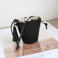 The 2017 New South Korean ulzzang fashion all-match Bucket Bag Shoulder Bag Messenger Bag female bag leather and canvas Pu black
