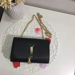 The new 2017 fringed leather bag clamshell plain chain Crossbody Bag ladies letter shot set bag black