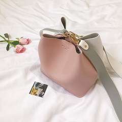 South Korea ulzzang wide straps bucket bag bag 2017 bag color trend of Korean shoulder bag Pink