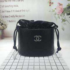 2017 new summer fashion all-match small sachet pumping with bucket lattice embroidered shoulder diagonal cross bag black