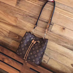 2017, the fall of the new style of old colors, pumping buckets, bags, casual fashion, a single shoulder oblique Bag, large capacity women's bags Brown trumpet