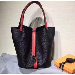 2017 new autumn leather handbag classic fashion color embossed leather laptop bag Bucket Bag black