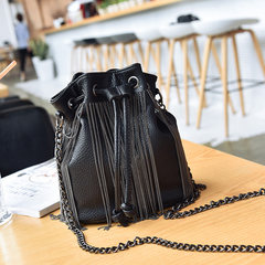 Fashion small bucket bag 2017 new handbag Korean chain bag tassel small bag pumping with Shoulder Bag Messenger Bag black