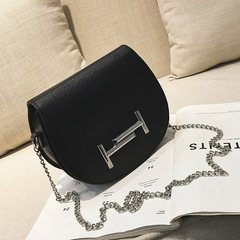 Bag 2017 summer new Korean tide messenger bag shoulder bag leisure chain all-match fashion simple small bag black
