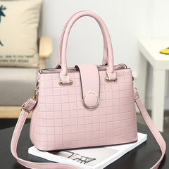 The bag 2017 Korean new handbag Simple Shoulder Messenger fashion handbag bag Pink