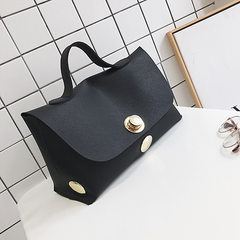 Sky color bag 2017 summer new European and American fashion lock big bag, commuter Boston bag, simple handbag black