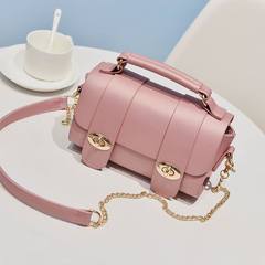 2017 early spring, the new Korean version of Boston chain handbags, fashion locks, single shoulder oblique cross, small bag, small package Pink