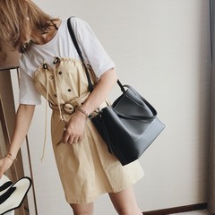 Bucket bag female 2017 summer new handbag all-match Korean tide fashion simple messenger bag shoulder bag big tide black