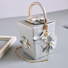 2017 new Korean bag package bucket bag vertical section chain all-match Flower Fashion Shoulder Bag Messenger Bag silvery