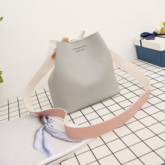 2017 new Korean fashion female bag bag color leisure dumplings Shoulder Messenger Bag Bucket Bag Light grey