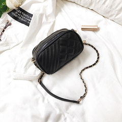 Liu Shishi with a small bag 2017 summer tide new handbag simple single shoulder bag chain cable down Korean Mini Pack black