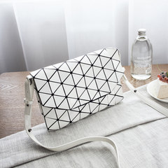 2017 Korea new geometric lattice messenger bag Korean colorful Mini envelopes chain small bag handbag Bright white