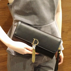 Leather hand bag 2017 new female Korean party clutch fashion belt card mobile phone bag chain small bag black