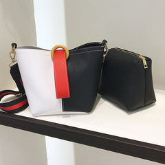Korean fashion bucket 2017 new color ring composite bag handbag shoulder strap wide Handbag Satchel White + Black