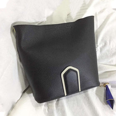 2017 new handbag all-match single shoulder bag leather bag leather bucket bag simple mobile broadband black