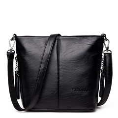The wonderful West New Summer bag shoulder bag bucket 2017 new simple Korean female tassel Handbag Bag black