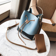 2017 new handbag bag fashion trend of color bucket pumping with a metal target portable shoulder Xiekua package blue