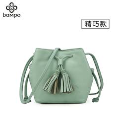 The 2017 new fashion leather handbag leather tassel Bucket Bag Mini Crossbody Bag of small edition Army green