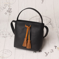 Small bag 2017 new import head layer cowhide bag all-match shoulder diagonal cross color tassel Mini Bucket Bag black