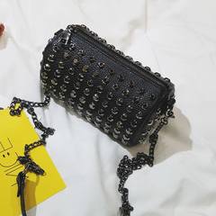 2017 new simple Korean female bun Chain Bag Satchel Bag when the mini all-match rivet black
