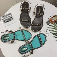 A metal rivet toe strap sandals sandals summer 2017 new Rome female Korean students contracted all-match tide Thirty-eight black