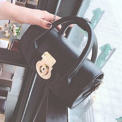 2017, Europe and America fashion personality big lock, Boston bag tide summer new commuter handbag, women's shoulder bag shoulder bag black