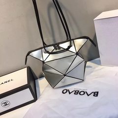 Japan's 2017 new fashion handbags geometric lattice deformation of laser folded single shoulder bag handbag variety Variety bag - Silver