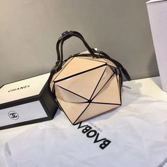 日本2017新款时尚镭射变形女包几何菱格手提包百变折叠单肩大包包 百变包-杏色