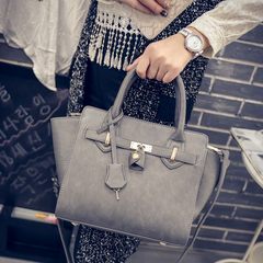 2016 new European winter tide Lady Handbag Shoulder Messenger Pu laptop bag wings matte platinum package