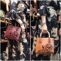 European goods, high-grade leather ladies bags, 2017 new mother portable bags, national embossed single shoulder oblique shoulder bag tide