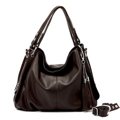 The new spring and summer 2017 fashion bags handbag shoulder tassel cross portable multi-purpose bag fashionista all-match bag