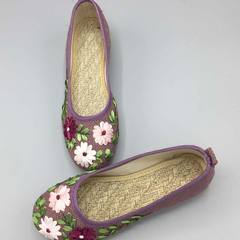 It includes spring shoes, embroidered shoes, flat shoes, mother linen, large size shoes Purple flower pattern