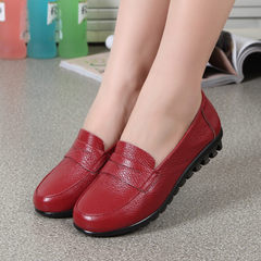 Spring and autumn mothers shoes, soft leather soles, middle-aged and middle-aged women's shoes, flat with middle-aged lady shoes, black round sole shoes Red 558