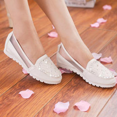 The new Korean version of the flat bottomed diamond, the increase in net surface, casual Doudou shoes, female anti slip rubber bottom, happy mother's shoes