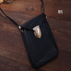 2017 new spring fashion mobile phone wallet Korean Mini Bag Buckle Shoulder Messenger Bag bag mail Vertical black