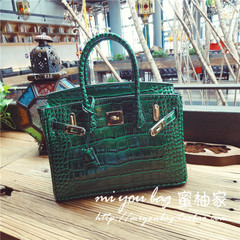 Korean fashion temperament crocodile spring bag handbag new 2017 platinum Shoulder Bag Handbag 25 inches green (not a scarf)
