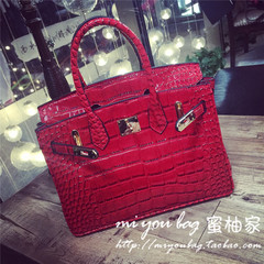 Korean fashion temperament crocodile spring bag handbag new 2017 platinum Shoulder Bag Handbag Red 25 inches (not scarf)