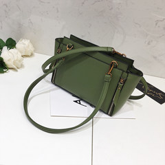 European and American fashion handbags 2017 new locomotive female Bag Shoulder Bag Messenger Bag Handbag autumn female bag Green coffee