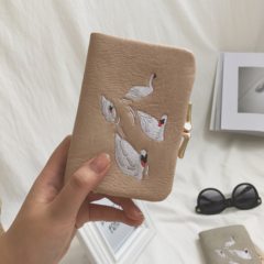 2017 summer new Korean women's small clear wallet, short wallet, simple thorn show, buckle wallet, folding change Peel powder