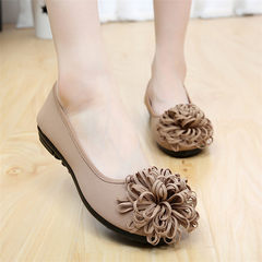 Spring and autumn season, new old Beijing cloth shoes, fashionable dress, flat heel, soft bottom drive, mother's shoes, low work, shoes, single shoes Beige D flowers 101 Beige