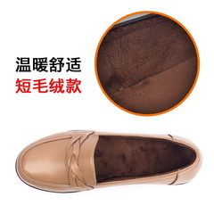 2017 new autumn mom shoes, large flat, documentary shoes, 33 leather sole, flat bottom, soft bottom, medium and old aged female leather shoes Apricot and cashmere