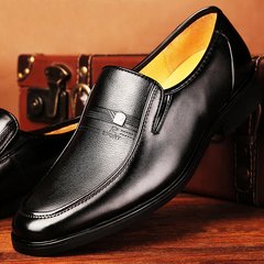 The shoes slip middle-aged men's leather shoes spring dad shoes business dress shoes soft bottom shoes foot low to pull the cart